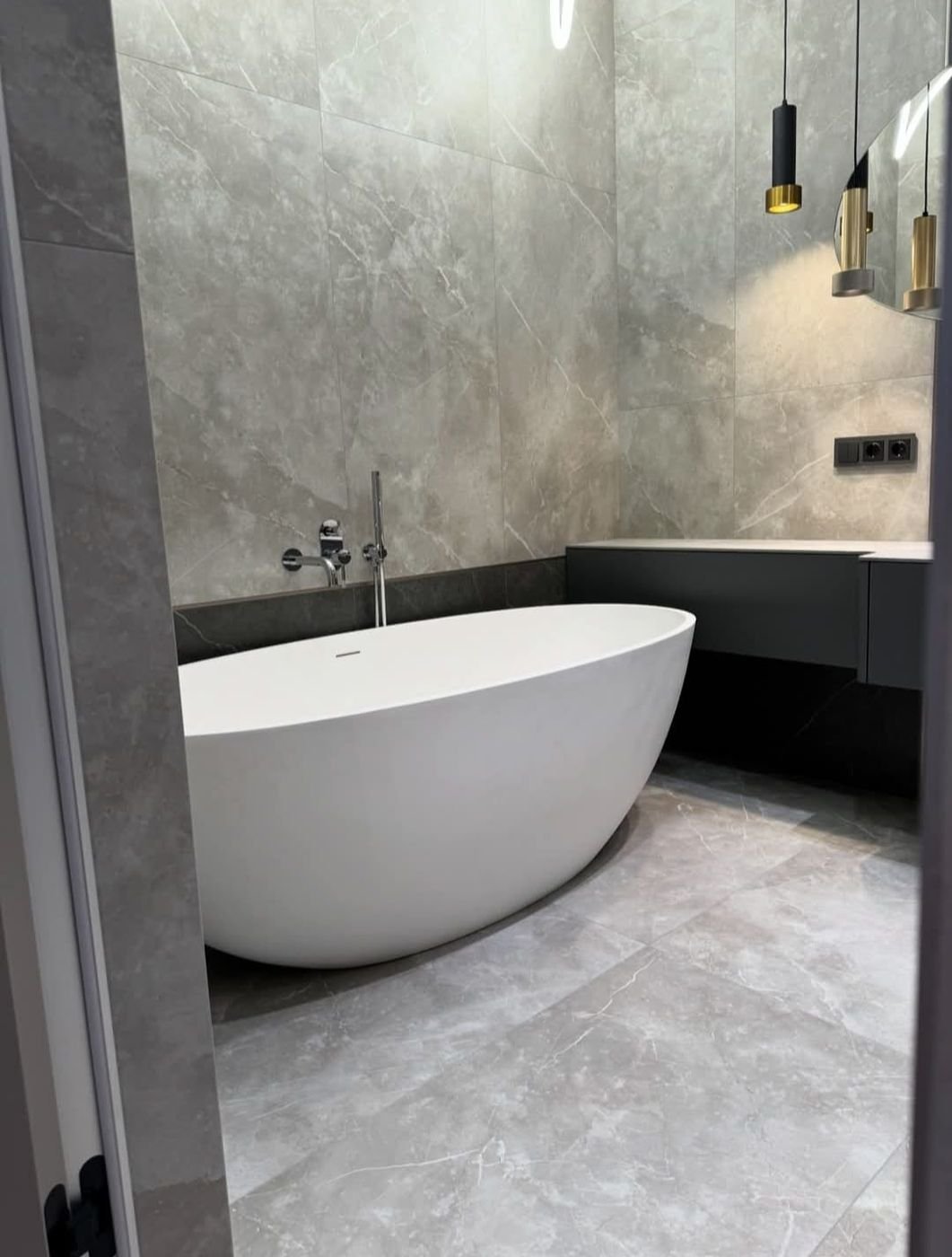 Bagno con vasca freestanding