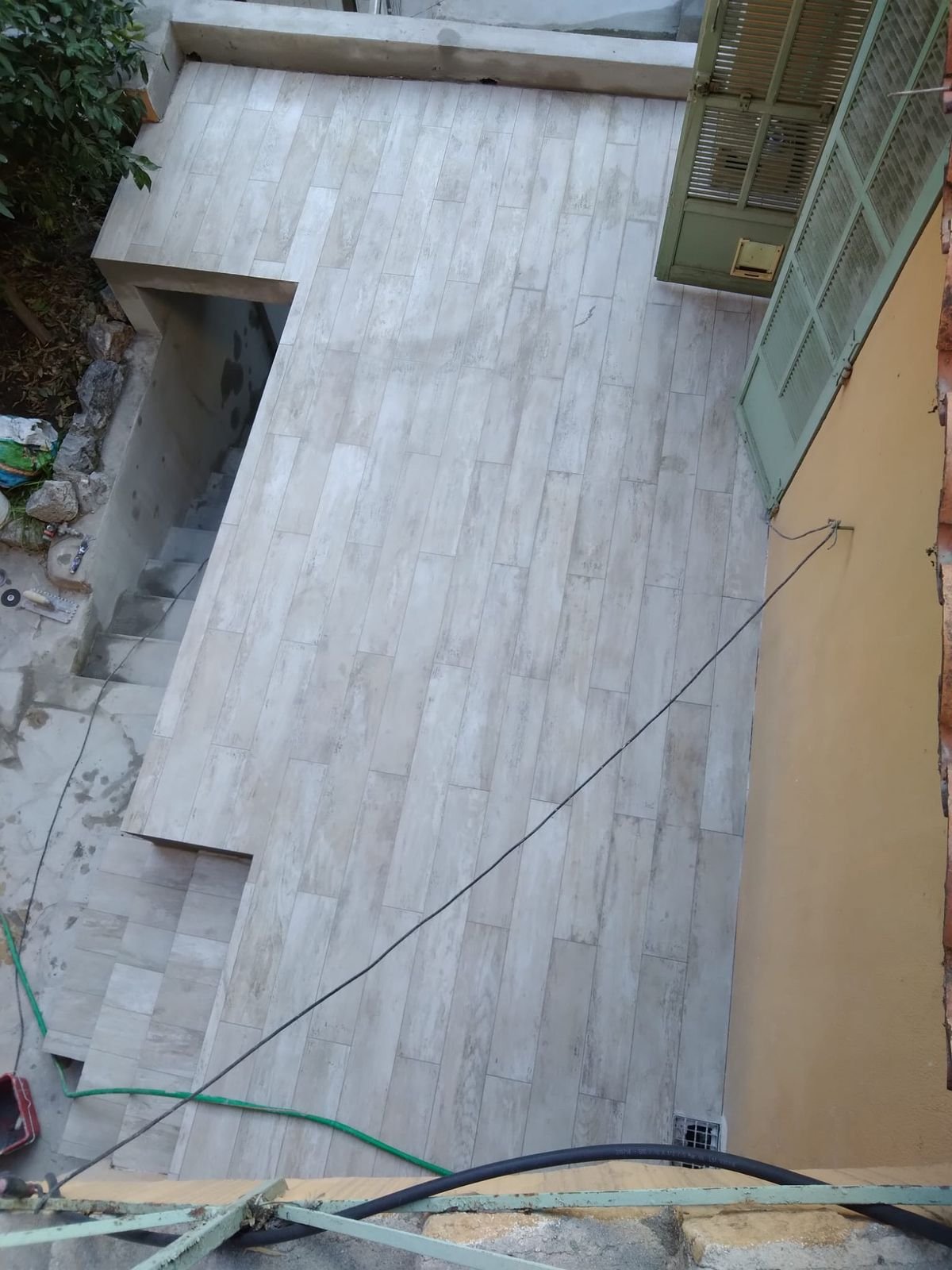 Terrazzo in gres effetto legno